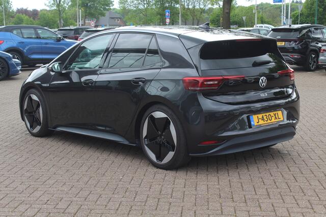 Volkswagen ID.3 First Plus 58 kWh / Camera / Keyless / Matrix LED / Interieurvoorverwarming / 19'' / DAB / 19'' / Navigatie / ACC