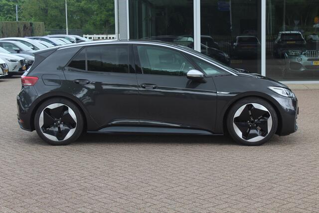 Volkswagen ID.3 First Plus 58 kWh / Camera / Keyless / Matrix LED / Interieurvoorverwarming / 19'' / DAB / 19'' / Navigatie / ACC