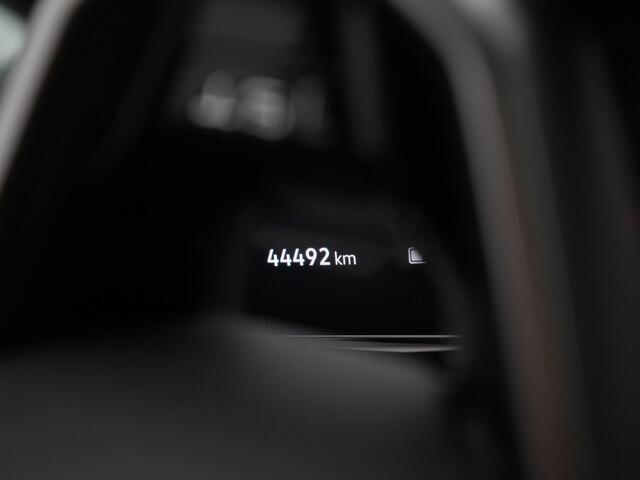 Volkswagen ID.3 First Plus 58 kWh 204 pk | IQ Light | Achteruitrijcamera | Stoelverwarming | Adaptive Cruise | Navigatie