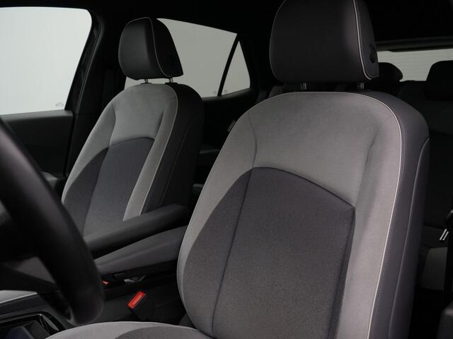 Volkswagen ID.3 First Plus 58 kWh 204 pk | IQ Light | Achteruitrijcamera | Stoelverwarming | Adaptive Cruise | Navigatie