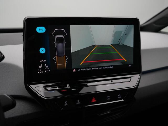 Volkswagen ID.3 First Plus 58 kWh 204 pk | IQ Light | Achteruitrijcamera | Stoelverwarming | Adaptive Cruise | Navigatie