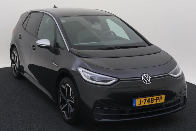Volkswagen ID.3 First Plus 204pk 58 kWh / LED / Navigatie / Parkeersensoren / Donker Glas / 19" LMV