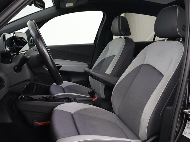 Volkswagen ID.3 First Max 58 kWh | Panoramadak | Head-Up | Stoel & stuurverwarming | Adaptive cruise | Camera | Massage | Elektrische stoelen | Trekhaak | Sfeerverlichting | Carplay | Matrix LED