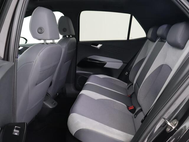 Volkswagen ID.3 First Max 58 kWh | Panoramadak | Head-Up | Stoel & stuurverwarming | Adaptive cruise | Camera | Massage | Elektrische stoelen | Trekhaak | Sfeerverlichting | Carplay | Matrix LED