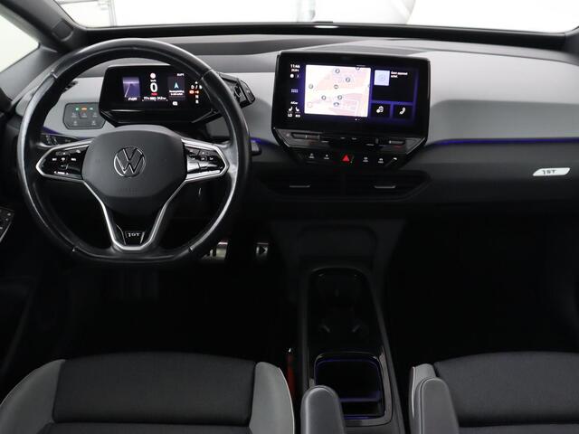 Volkswagen ID.3 First Max 58 kWh | Panoramadak | Head-Up | Stoel & stuurverwarming | Adaptive cruise | Camera | Massage | Elektrische stoelen | Trekhaak | Sfeerverlichting | Carplay | Matrix LED