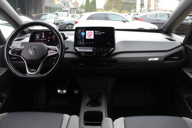 Volkswagen ID.3 First Plus 58 kWh / SOH 92,5% / Camera / Keyless / Matrix LED / Interieurvoorverwarming / 19'' / DAB / 19'' / Navigatie / ACC