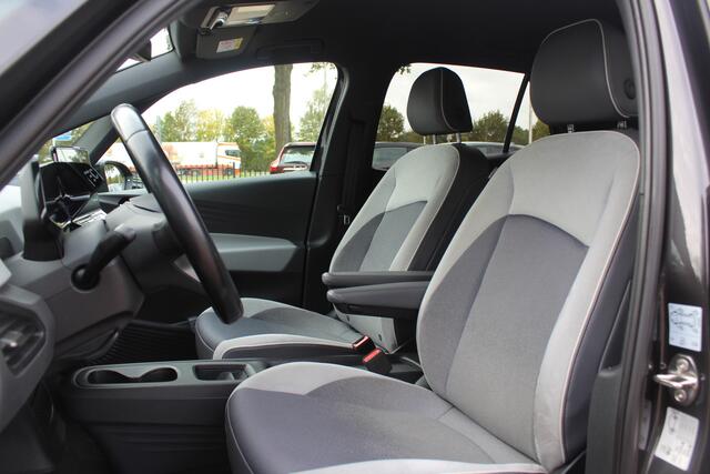 Volkswagen ID.3 First Plus 58 kWh / SOH 92,5% / Camera / Keyless / Matrix LED / Interieurvoorverwarming / 19'' / DAB / 19'' / Navigatie / ACC