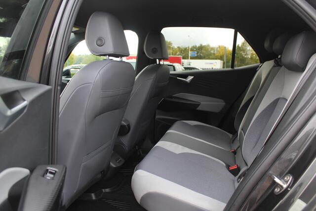 Volkswagen ID.3 First Plus 58 kWh SOH 92,5% / Camera / Keyless / Matrix LED / Interieurvoorverwarming / 19'' / DAB / 19'' / Navigatie / ACC