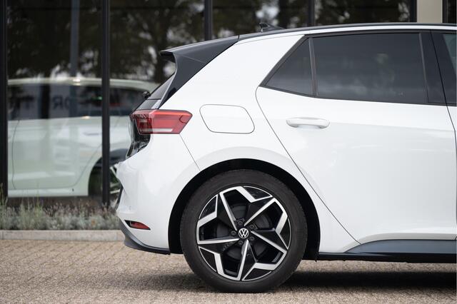 Volkswagen ID.3 First Plus 58 kWh | Navi | Camera | Adapt. Cruise | Stoel- stuurverw. | Apple CarPlay