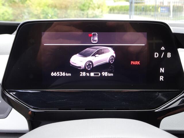 Volkswagen ID.3 First Max 58 kWh Automatische airco, panorama dak, trekhaak, achteruitrijcamera, massage stoelen, velgen 20 inch, head up display, enz.