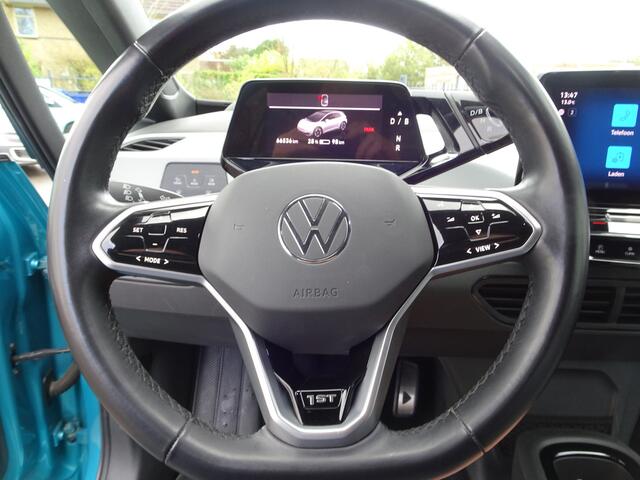 Volkswagen ID.3 First Max 58 kWh Automatische airco, panorama dak, trekhaak, achteruitrijcamera, massage stoelen, velgen 20 inch, head up display, enz.