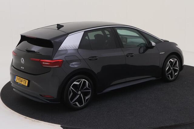 Volkswagen ID.3 First Plus 58 kWh / Navigatie / Camera / Parkeersensoren V+A / App connect / Lichtmetaal 19 inch /