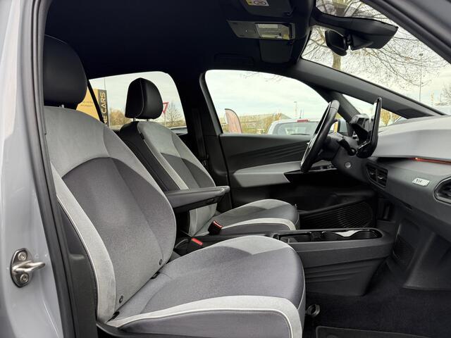 Volkswagen ID.3 First Plus 58 kWh Navi,Camera,Pdc V+A,Stoelverwarming,Lm velgen,N.A.P,Apk tot 11-2026