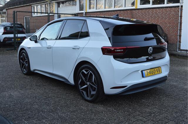 Volkswagen ID.3 First Plus 58 kWh NL-Auto / 19" / Led matrix / Clima / Keyless / Apple,android