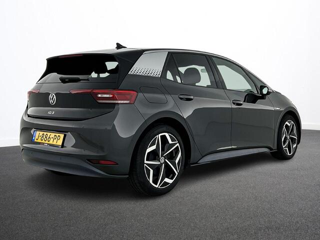 Volkswagen ID.3 First Plus 58 kWh | Navigatie | Apple Carplay/Android Auto | Camera | Parkeersensoren | Adaptive Cruise Control | Full LED Matrix | Stoel- en stuurverwarming | Lichtmetalen velgen | Climate Control