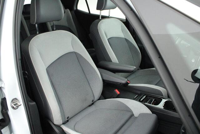 Volkswagen ID.3 First Max 58 kWh 204pk SOH 86% Steunhaak Navigatie Panoramadak Sportstoelen HUD Camera