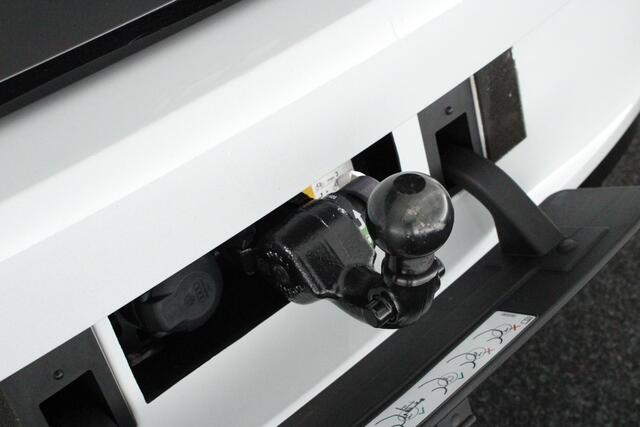 Volkswagen ID.3 First Max 58 kWh 204pk SOH 86% Steunhaak Navigatie Panoramadak Sportstoelen HUD Camera