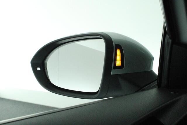 Volkswagen ID.3 First Max 58 kWh 204pk SOH 86% Steunhaak Navigatie Panoramadak Sportstoelen HUD Camera