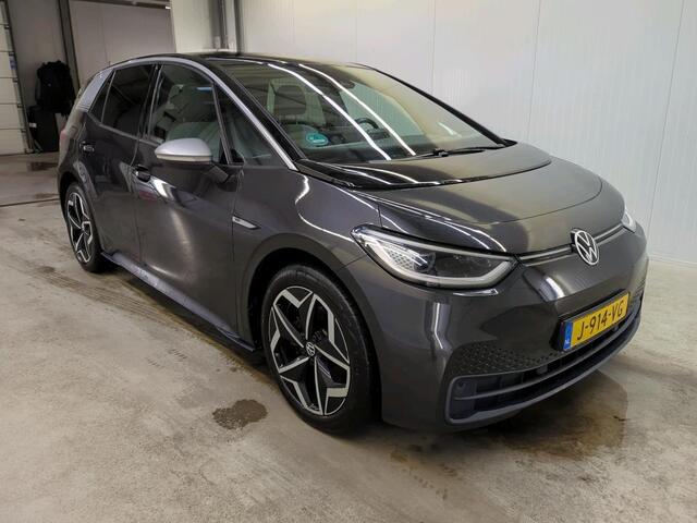 Volkswagen ID.3 First Plus 58 kWh Airco ECC Navi Carplay PDC VA+ Camera Adaptive Cruise Control 19" LM Velgen LED Matrix