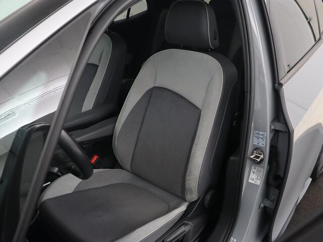 Volkswagen ID.3 First Plus 58 kWh | Trekhaak | Stoel & stuurverwarming | Matrix LED | Camera | Carplay | Sfeerverlichting | Adaptive cruise | Keyless | Navigatie | Climate control | Parkeerhulp