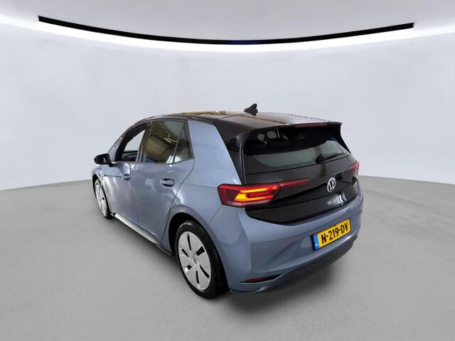 Volkswagen ID.3 Life 58 kWh / Navigatie / App connect / Parkeersensoren V+A / Stoel+stuur verwarming /