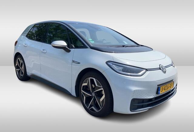 Volkswagen ID.3 First Plus 58 kWh / SOH 91,6% / Trekhaak / Camera / Keyless / Matrix LED / Interieurvoorverwarming / 19'' / DAB / 19'' / Navigatie / ACC