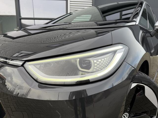 Volkswagen ID.3 First Max 58 kWh ?SOH 94.5% ?Panoramadak ?Matrix LED ?Full LED ?Stuur- Stoelverwarming ?Sfeerverlichting ?Navigatie ?Camera ?Trekhaak ?Lichtmetaal 20" ?Parkeersensoren
