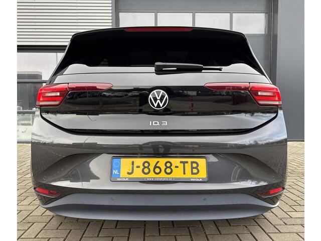 Volkswagen ID.3 First Max 58 kWh ?SOH 94.5% ?Panoramadak ?Matrix LED ?Full LED ?Stuur- Stoelverwarming ?Sfeerverlichting ?Navigatie ?Camera ?Trekhaak ?Lichtmetaal 20" ?Parkeersensoren