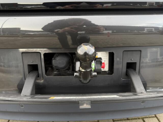 Volkswagen ID.3 First Max 58 kWh ?SOH 94.5% ?Panoramadak ?Matrix LED ?Full LED ?Stuur- Stoelverwarming ?Sfeerverlichting ?Navigatie ?Camera ?Trekhaak ?Lichtmetaal 20" ?Parkeersensoren