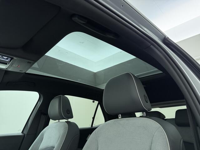 Volkswagen ID.3 First Max 62kWh Stoelen Pano-dak Adap.Cruise Matrix-led Navi-ProErgo-Active Ecc Apple Carplay Android Auto Pdc SOH 93% Stoelverwarming Keyless Advanced Achterlicht dynamisch Privacy Glas 1e Eigenaar Origineel Nederlandse Auto Zeer compleet! Nieuwprijs ¤4