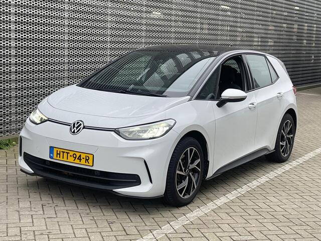 Volkswagen ID.3 Pure 170PK 52 kWh / Parkeersensoren / Stoelverwarming / 18'' LMV / VW
