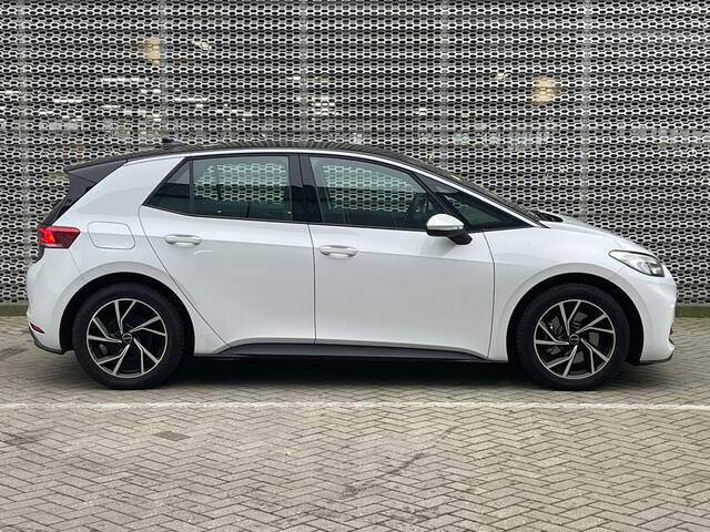 Volkswagen ID.3 Pure 170PK 52 kWh / Parkeersensoren / Stoelverwarming / 18'' LMV / VW