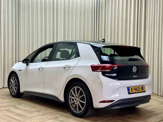 Volkswagen ID.3 Life 58 kWh *204 PK* Stoel/Stuurverwarming / Apple Carplay / Adaptive Cruise / LED / PDC / Ambiance Lighting / Org.NL!