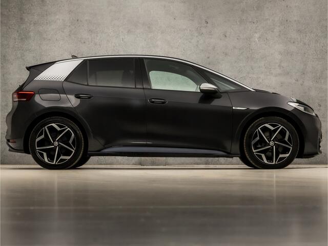 Volkswagen ID.3 First Plus 58 kWh 204Pk Automaat (APPLE CARPLAY, GROOT NAVI, CAMERA, STUUR/STOELVERWARMING, KEYLESS, GETINT GLAS, ADAPTIVE CRUISE, ZWART HEMEL, NIEUWSTAAT)