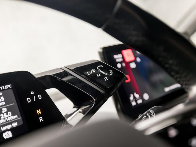 Volkswagen ID.3 First Plus 58 kWh 204Pk Automaat (APPLE CARPLAY, GROOT NAVI, CAMERA, STUUR/STOELVERWARMING, KEYLESS, GETINT GLAS, ADAPTIVE CRUISE, ZWART HEMEL, NIEUWSTAAT)