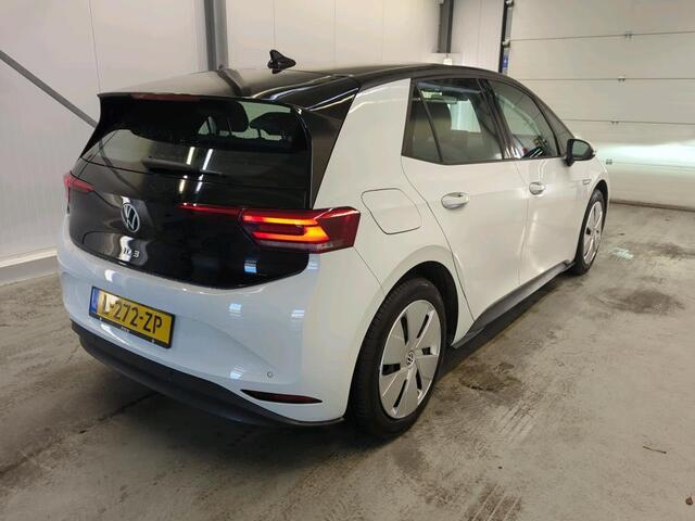Volkswagen ID.3 Life 58 kWh Navigatie Apple Carplay/Android Auto Parkeersensoren achter Adaptive Cruise Control Stoel- en stuurverwarming Full Led Climate Control