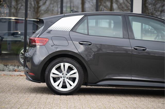 Volkswagen ID.3 First 58 kWh | Adapt. Cruise | Navi | Stoelverw. | PDC V+A | 18"