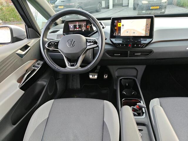 Volkswagen ID.3 First Plus 204pk 58 kWh / LED / Navigatie / Camera / App-Connect / 19" LMV
