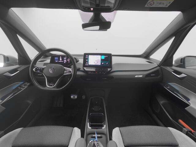 Volkswagen ID.3 First Max 58 kWh | PANO | CAMERA | ADAPTIVE | STOELMASSAGE | STOEL- EN STUURVERW. | TREKHAAK