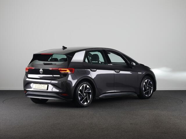 Volkswagen ID.3 First 58 kWh 204 PK | Navigatie | Parkeersensoren | Stoelverwarming | Apple car play / android auto