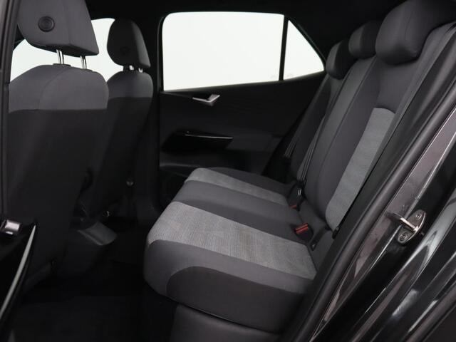 Volkswagen ID.3 First 58 kWh | Stoel & stuurverwarming | Adaptive cruise | Camera | Carplay | Navigatie | Full LED | Parkeerhulp | 18" lichtmetalen velgen