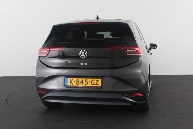Volkswagen ID.3 First Plus 58 kWh > 91%SOH /Trekhaak / Camera / Matrix-LED / Stuurwiel verwarmd