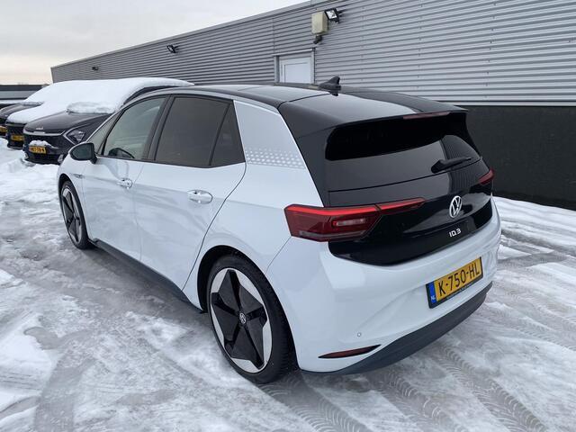 Volkswagen ID.3 First Max 58 kWh NL-Auto vol luxe, Panoramadak, stoel- & stuurverawrming, voorstoelen met massagefunctie, HUD, parkeersensoren, navigatie, dodehoekdetectie