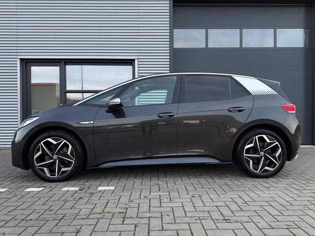 Volkswagen ID.3 First Plus 58 kWh ?SOH 93.7% ?Rijklaarprijs ?Matrix LED ?Full LED ?Alcantara ?Sfeerverlichting ?Navigatie ?Camera ?Lichtmetaal 19" ?Parkeersensoren