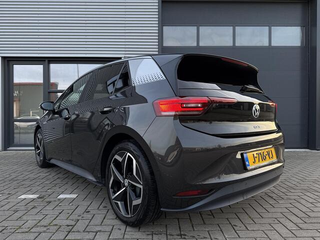 Volkswagen ID.3 First Plus 58 kWh ?SOH 93.7% ?Rijklaarprijs ?Matrix LED ?Full LED ?Alcantara ?Sfeerverlichting ?Navigatie ?Camera ?Lichtmetaal 19" ?Parkeersensoren