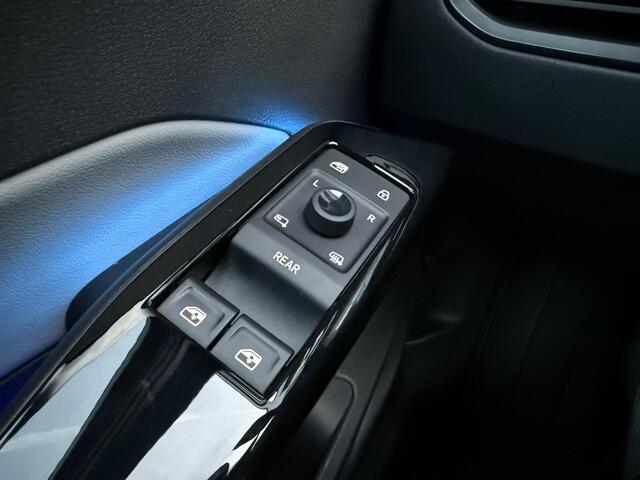 Volkswagen ID.3 First Plus 58 kWh ?SOH 93.7% ?Rijklaarprijs ?Matrix LED ?Full LED ?Alcantara ?Sfeerverlichting ?Navigatie ?Camera ?Lichtmetaal 19" ?Parkeersensoren