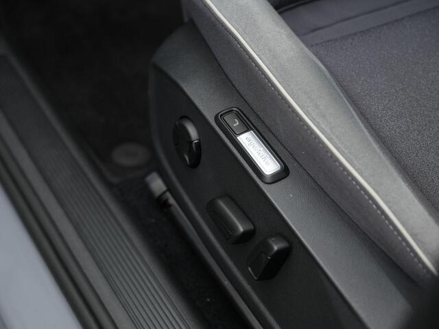 Volkswagen ID.3 First Max 58 kWh 204 pk | SOH 86% | Panoramadak | Head-up display | Elektr. verstelbare stoelen | IQ Light | Stuur-/stoelverwarming | Achteruitrijcamera