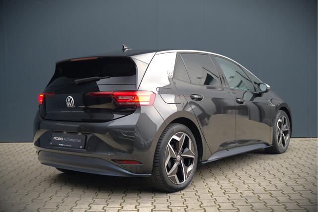 Volkswagen ID.3 First Plus 58 kWh | Stoelverwarming | Stuurverwarming | Camera | Adaptive Cruise Control | Navigatie | Keyless | Parkeersensoren | LED | Apple Carplay | BTW | NAP |
