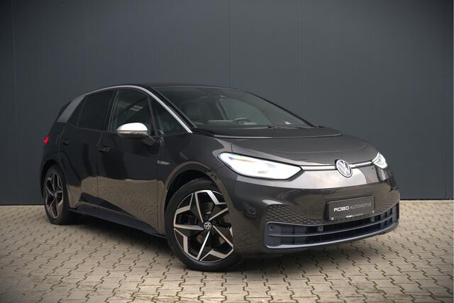 Volkswagen ID.3 First Plus 58 kWh | Stoelverwarming | Stuurverwarming | Camera | Adaptive Cruise Control | Navigatie | Keyless | Parkeersensoren | LED | Apple Carplay | BTW | NAP |