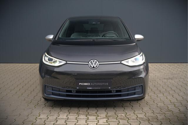 Volkswagen ID.3 First Plus 58 kWh | Stoelverwarming | Stuurverwarming | Camera | Adaptive Cruise Control | Navigatie | Keyless | Parkeersensoren | LED | Apple Carplay | NAP |